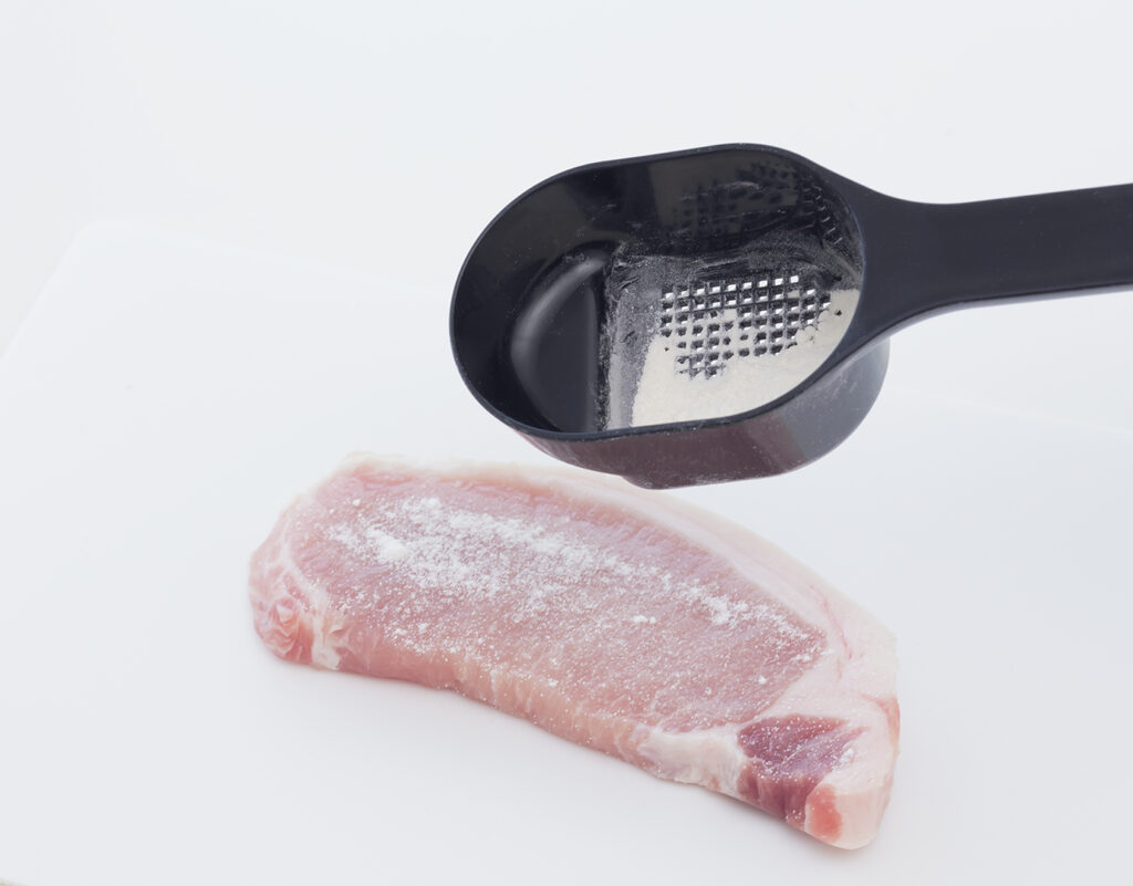 KK-367_粉ふるいスプーン_ウィムッシュ・シリーズ_KOKUBO小久保工業所_使用シーン